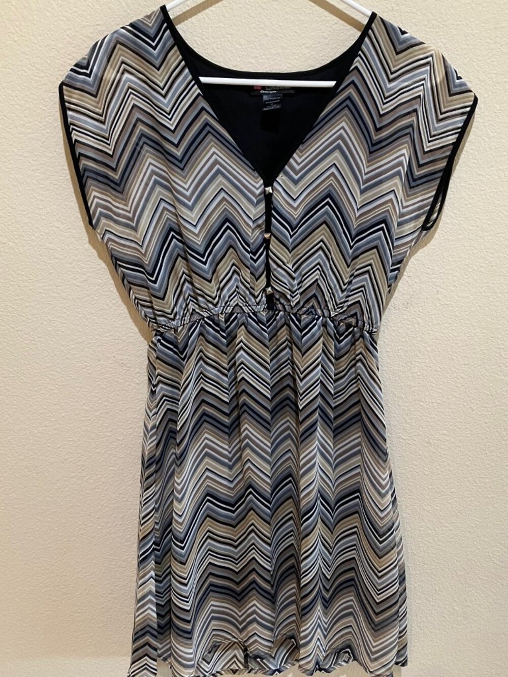 Delirious Chevron Chiffon Dress Lined Flowy Cinched Waist Knee Length Womens S